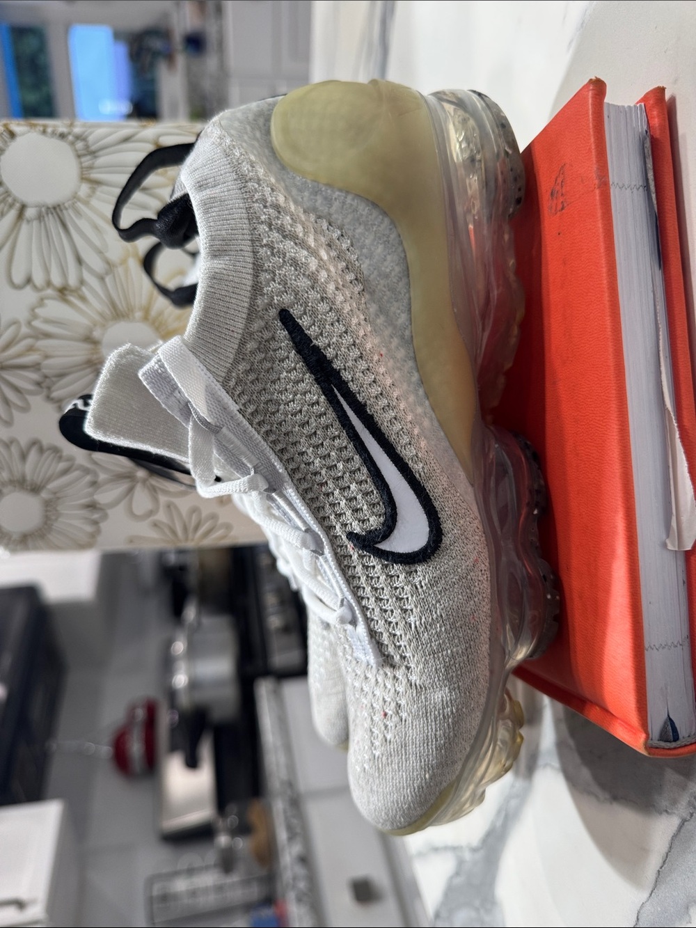 Nike Flyknit VaporMax Sneaker in Light Gray, White, Black 2021 Fk - Picture 4 of 10
